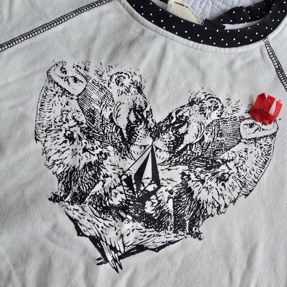 Women's Graphic Print Sweater - Black and White - Picture 2 of 9